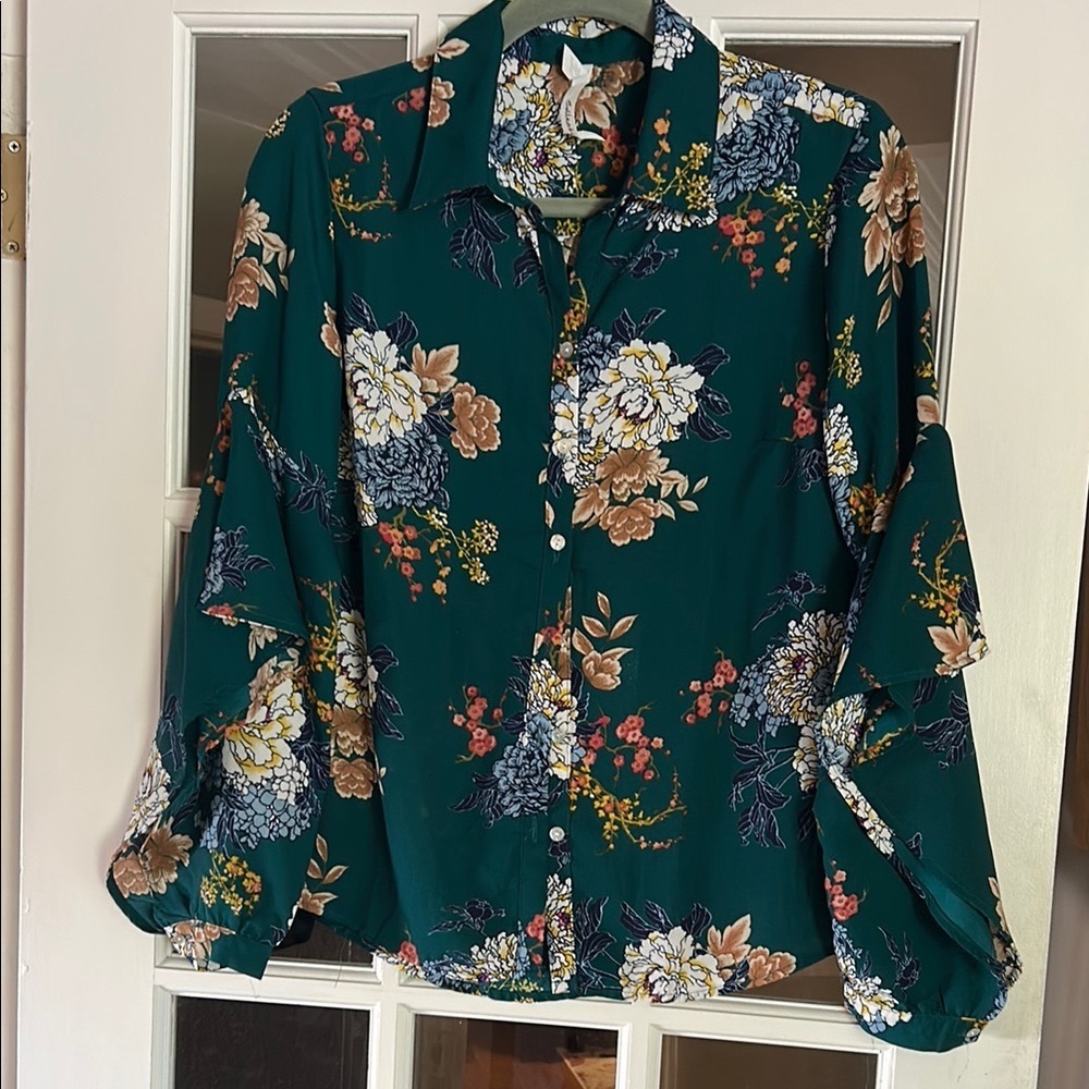 Chic Floral Button-Up Blouse